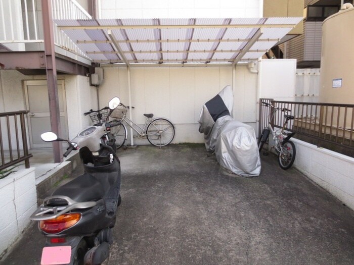 物件外観写真3　(駐輪場)