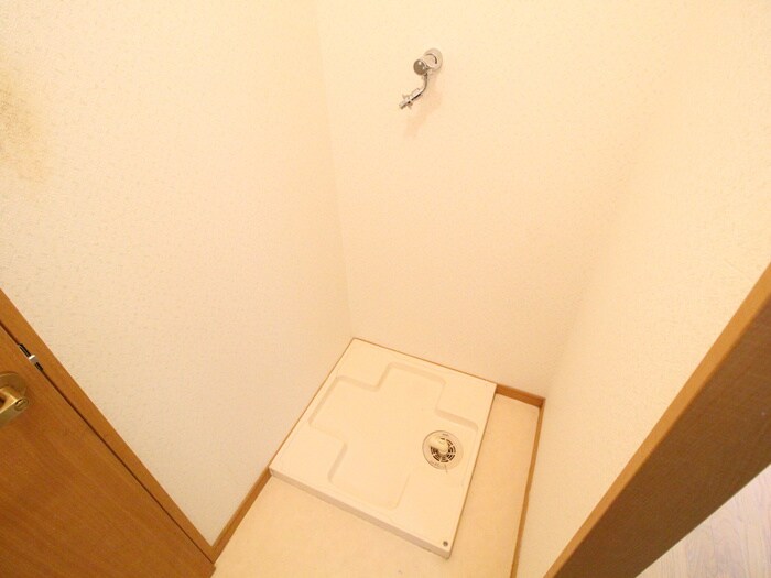 物件内観写真12　(洗濯機置場)