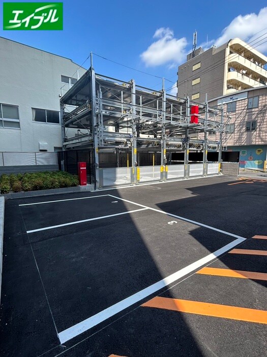 物件外観写真5　(駐車場)