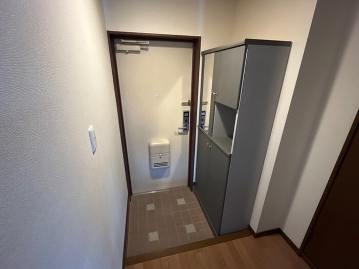 物件内観写真16　(玄関)
