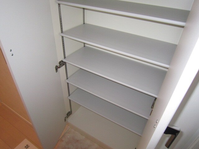 物件内観写真8　(靴箱)