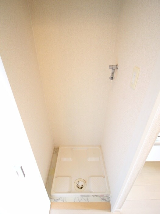 物件内観写真14　(洗濯機置場)