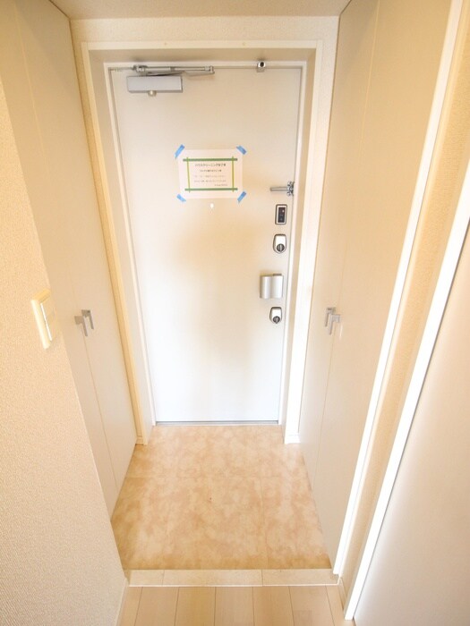 物件内観写真15　(玄関)