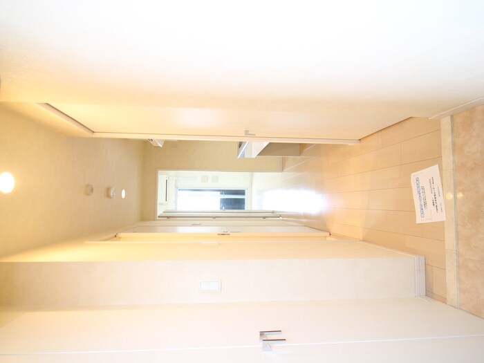 物件内観写真17　(玄関)