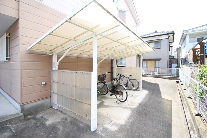 物件外観写真4　(駐輪場)
