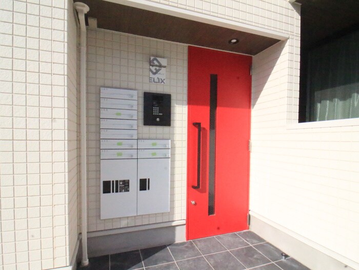 物件外観写真5　(エントランス部分)