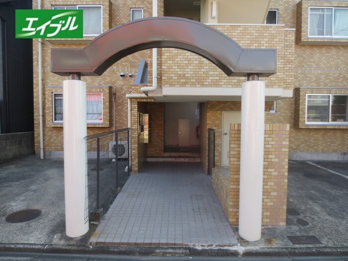 物件外観写真2　(エントランス部分)