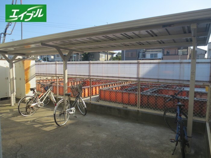 物件外観写真3　(駐輪場)
