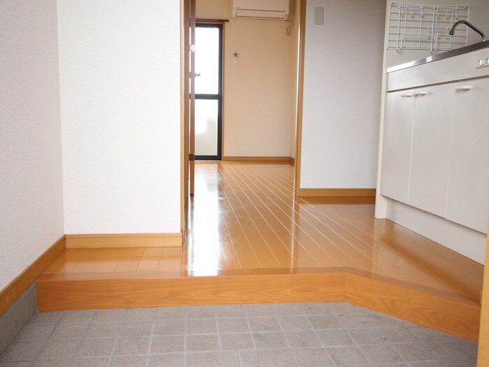 物件内観写真7　(玄関)