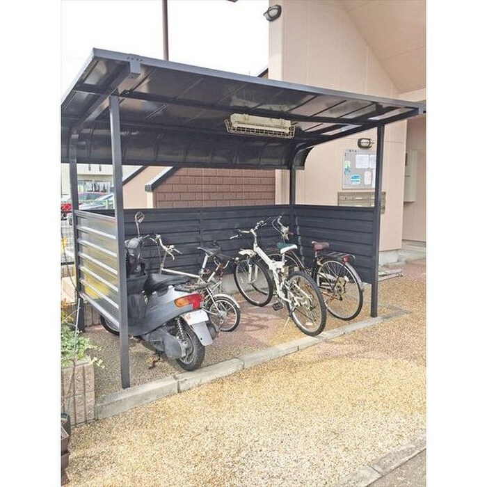 物件外観写真5　(駐輪場)