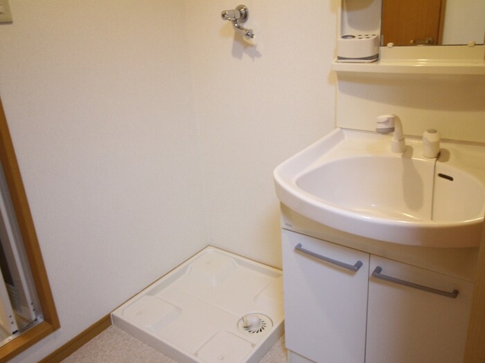 物件内観写真15　(洗濯機置場)