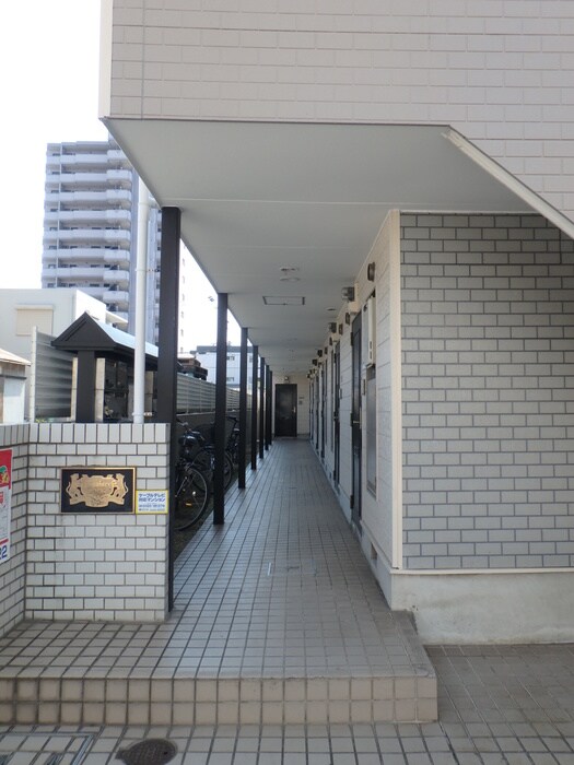 物件外観写真3　(エントランス部分)