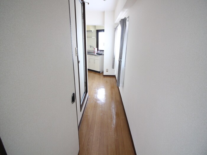 物件内観写真18　(廊下)