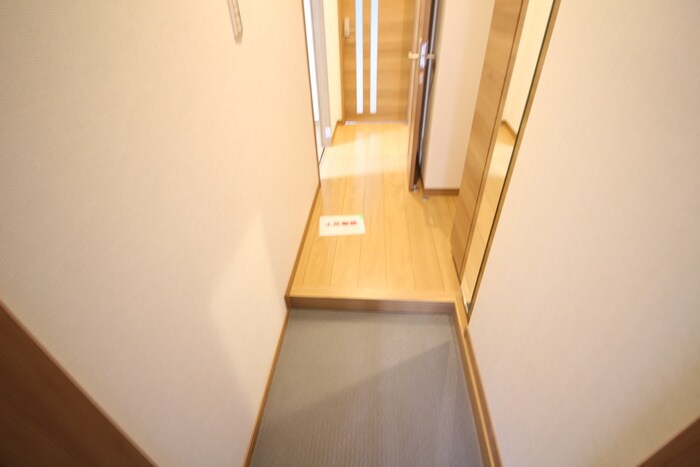 物件内観写真7　(玄関)