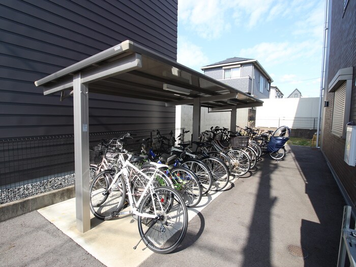 物件外観写真4　(駐輪場)