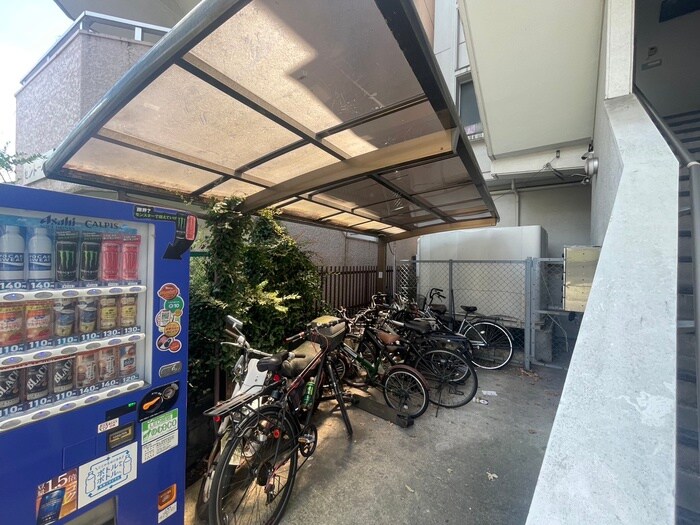 物件外観写真6　(駐輪場)