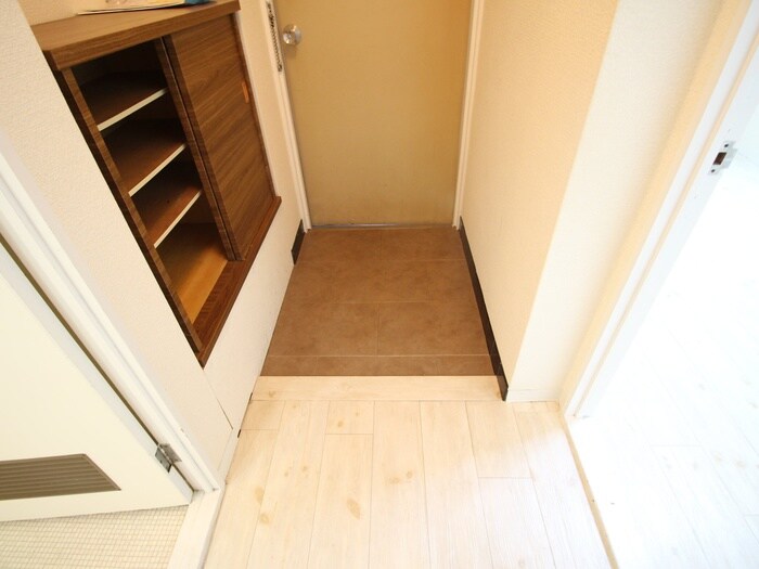 物件内観写真17　(玄関)
