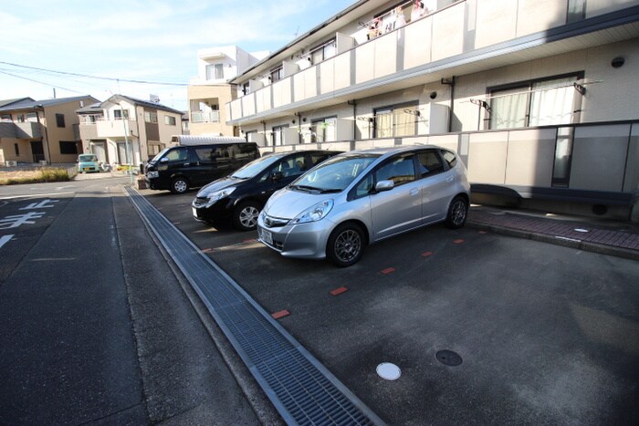 物件外観写真2　(駐車場)
