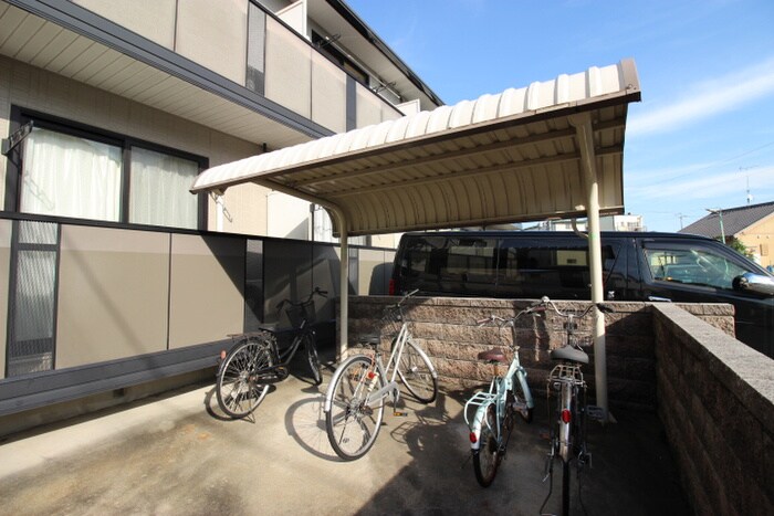 物件外観写真3　(駐輪場)