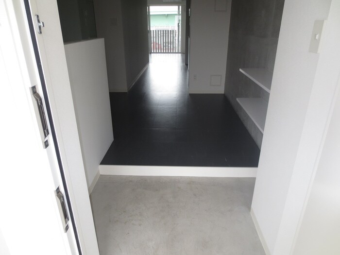 物件内観写真7　(玄関)