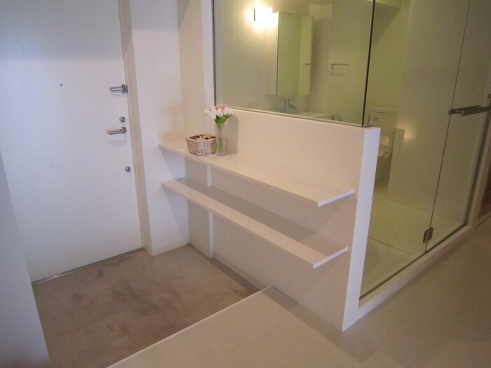 物件内観写真12　(玄関)