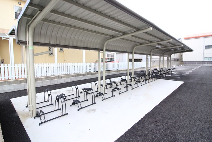 物件外観写真3　(駐輪場)