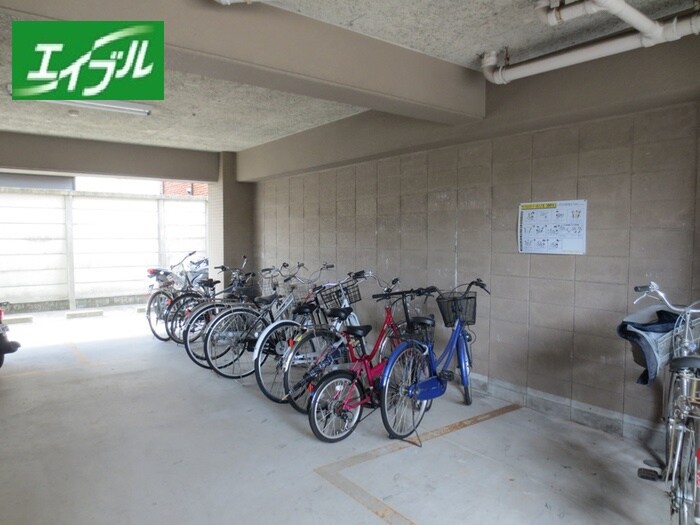 物件外観写真5　(駐輪場)