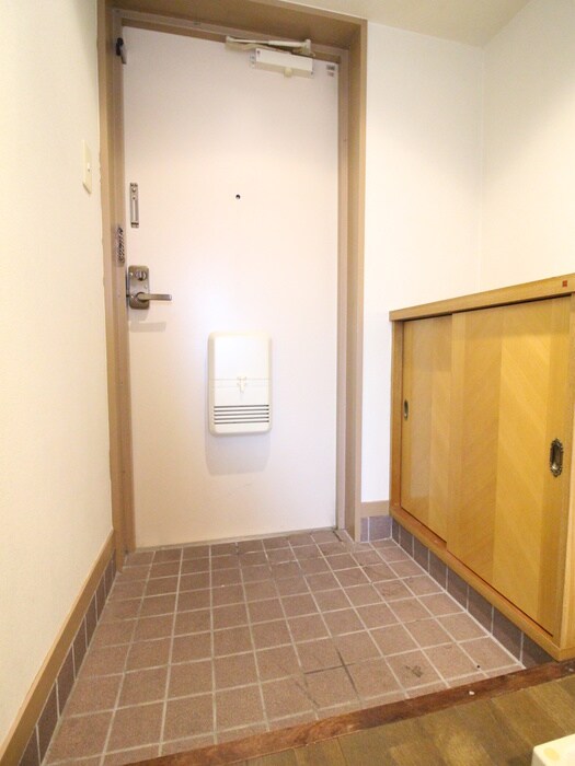 物件内観写真18　(玄関)