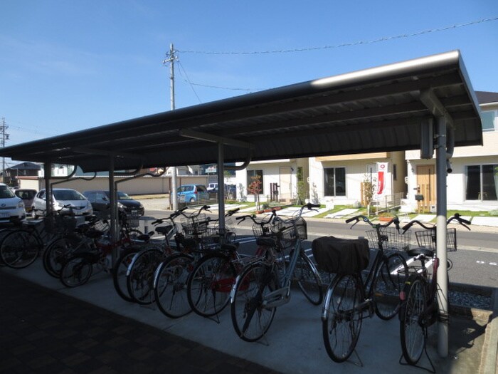 物件外観写真4　(駐輪場)