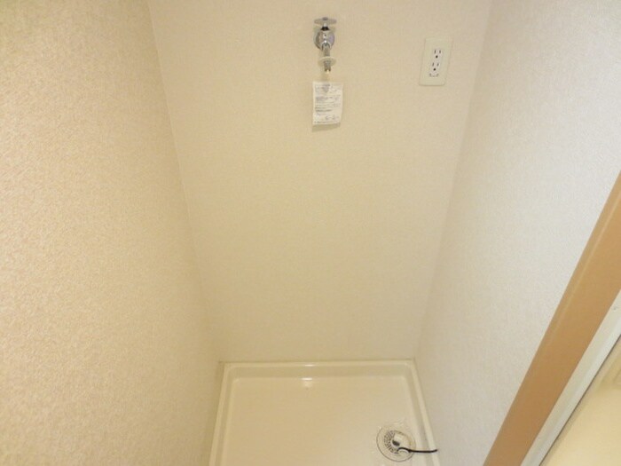 物件内観写真13　(洗濯機置場)