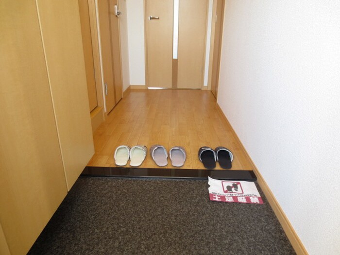 物件内観写真18　(玄関)