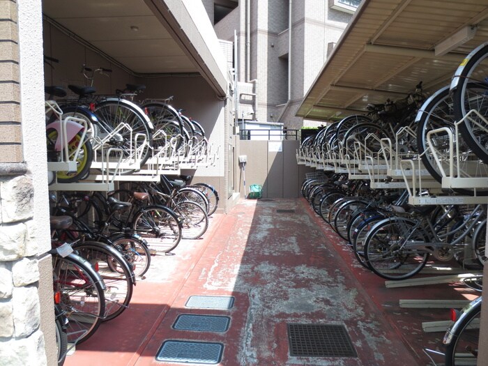 物件外観写真4　(駐輪場)