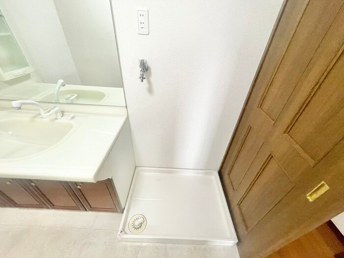 物件内観写真18　(洗濯機置場)