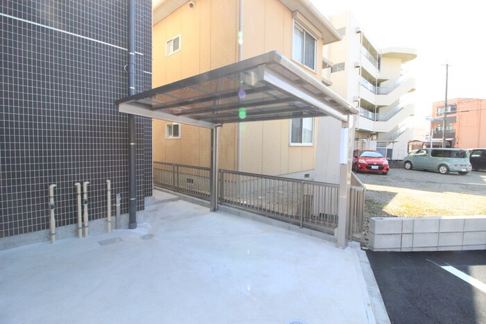 物件外観写真4　(駐輪場)