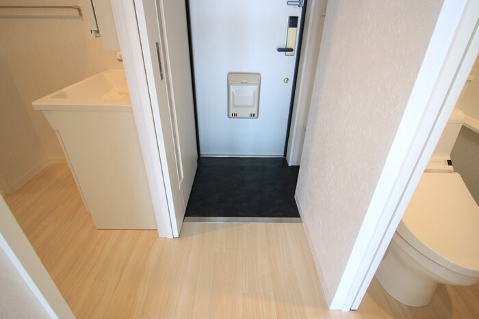 物件内観写真16　(玄関)