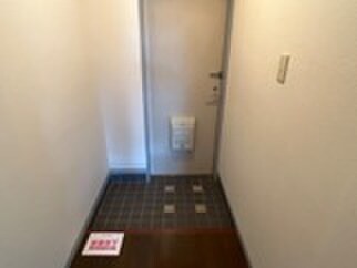 物件内観写真4　(玄関)