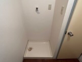 物件内観写真7　(洗濯機置場)