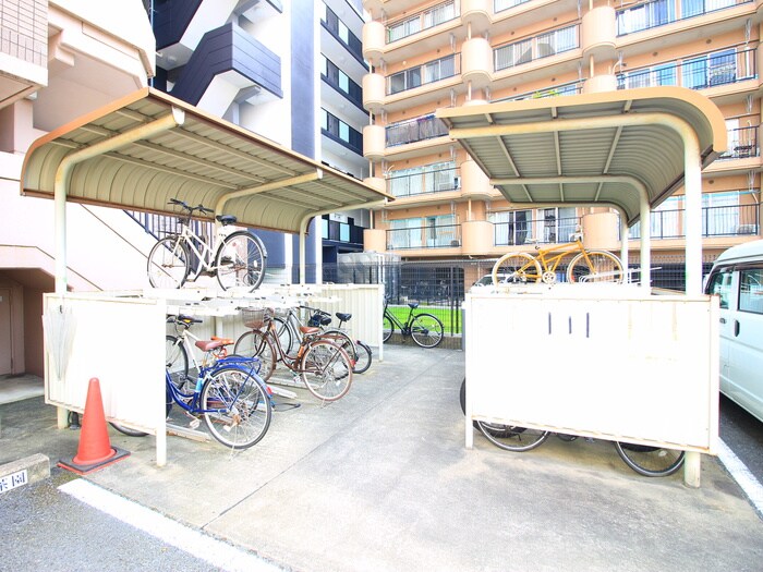 物件外観写真3　(駐輪場)
