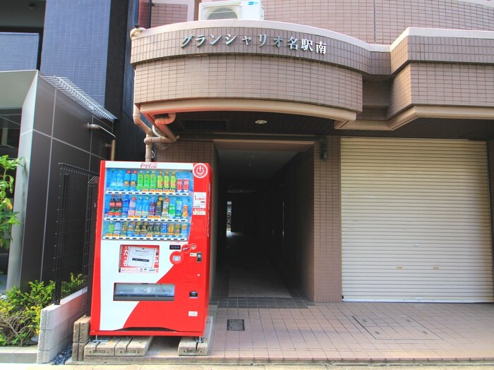 物件外観写真4　(エントランス部分)