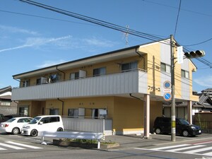 ファミーユ外観写真