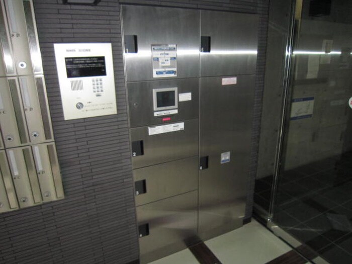 物件外観写真2　(エントランス部分)