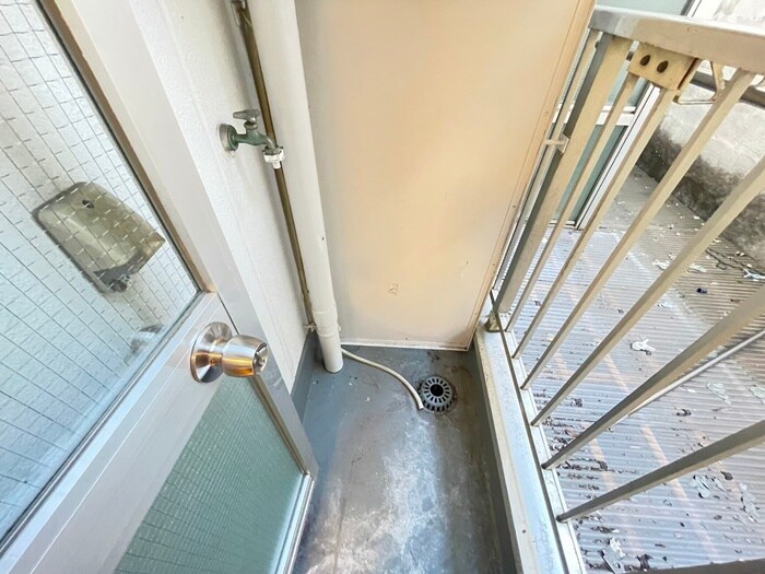 物件内観写真16　(洗濯機置場)