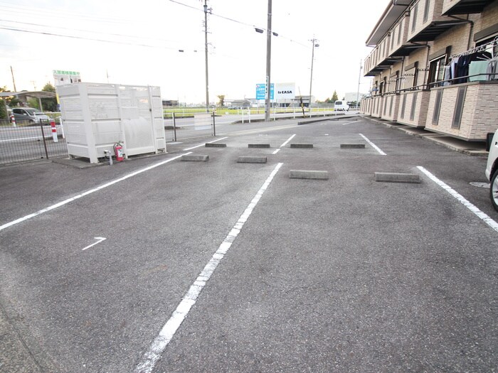 物件外観写真4　(駐車場)