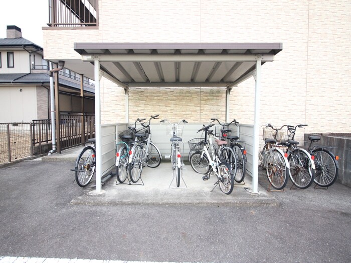 物件外観写真6　(駐輪場)