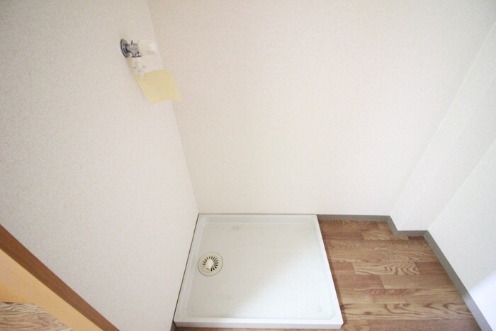 物件内観写真13　(洗濯機置場)