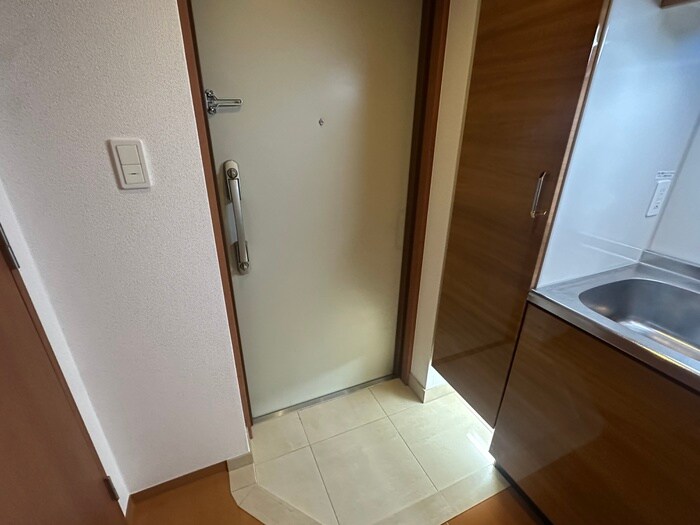 物件内観写真7　(玄関)
