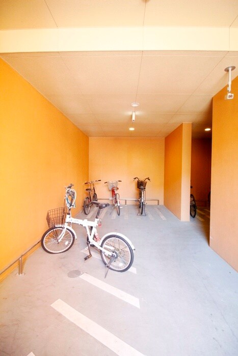 物件外観写真3　(駐輪場)