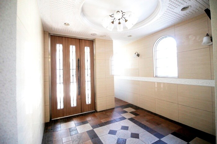 物件外観写真4　(エントランス部分)