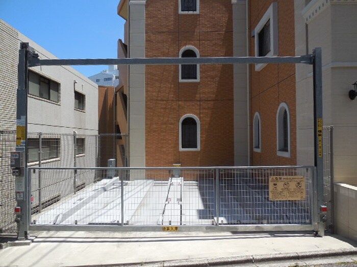 物件外観写真5　(駐車場)