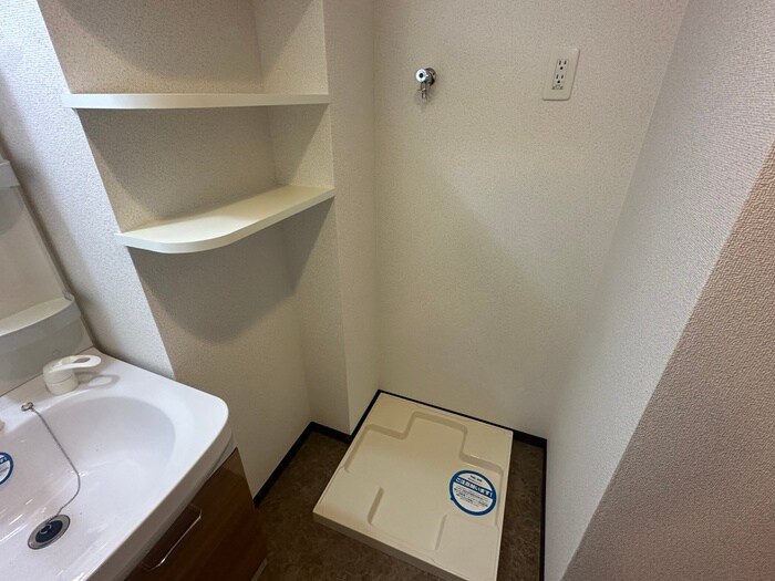 物件内観写真18　(洗濯機置場)